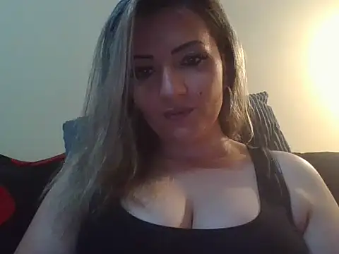 Snapshot of blondinaali chatting on October 2025 03:02:01 PM blondinaali online show from October 2025 03:02:01 PM