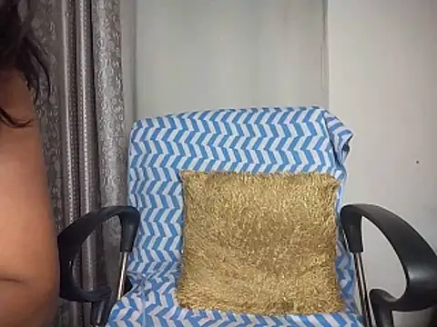 Snapshot of Annu_7 chatting on November 2025 05:12:01 PM Annu 7 online show from November 2025 05:12:01 PM