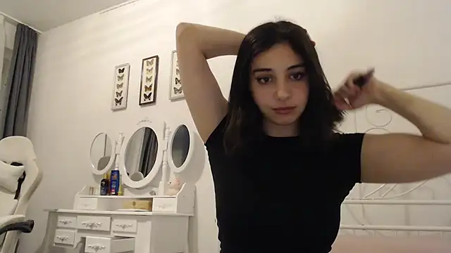 bellefleurrr online show from May 2026 07:54:01 PM