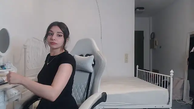 bellefleurrr online show from May 2026 10:18:02 PM
