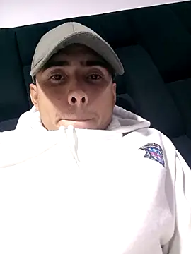 Snapshot of robinhd1234 chatting on December 2025 12:07:01 AM robinhd1234 online show from December 2025 12:07:01 AM