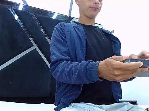 wiltom  online show from October 2025 12:18:02 PM