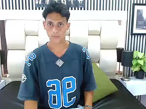 wiltom  online show from November 2025 01:40:01 AM