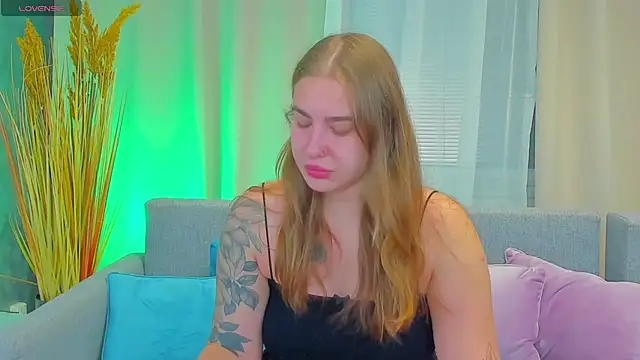 ElaraBloom online show from November 2025 07:06:02 AM