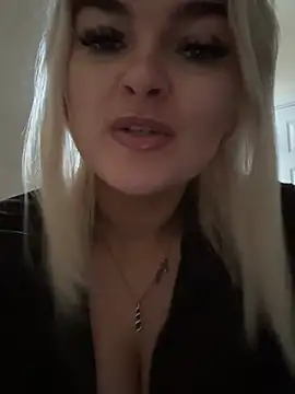 Snapshot of rosie-hipstergal chatting on February 2026 03:35:02 PM rosie-hipstergal online show from February 2026 03:35:02 PM