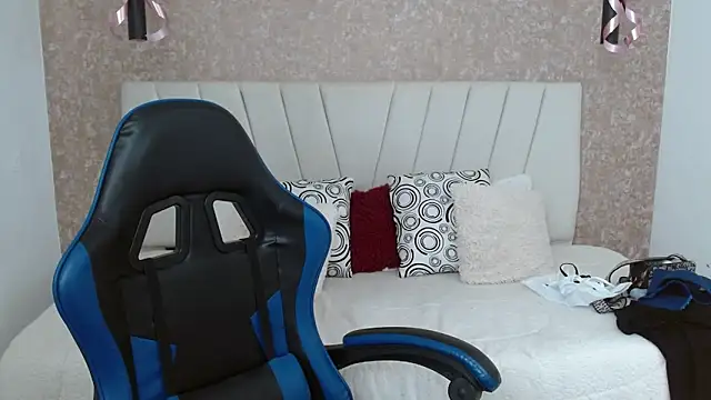 AliceSmity  online show from December 2025 05:53:01 PM