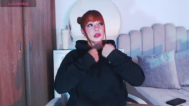 GiaStonne online show from November 2025 05:28:02 AM