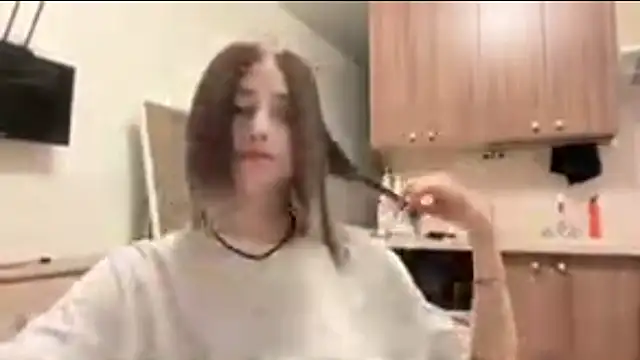 AidaGloshen online show from October 2025 05:06:02 PM