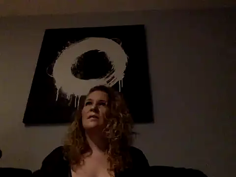 Snapshot of Dinslavnu chatting on November 2025 12:58:02 PM Dinslavnu online show from November 2025 12:58:02 PM