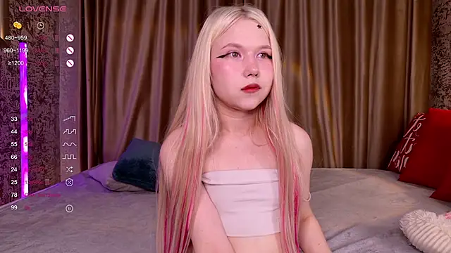 Snapshot of VivieSunn chatting on April 2026 03:20:01 PM VivieSunn online show from April 2026 03:20:01 PM