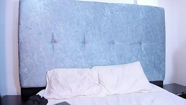 Catalina Bonnet online show from October 2025 03:42:02 AM