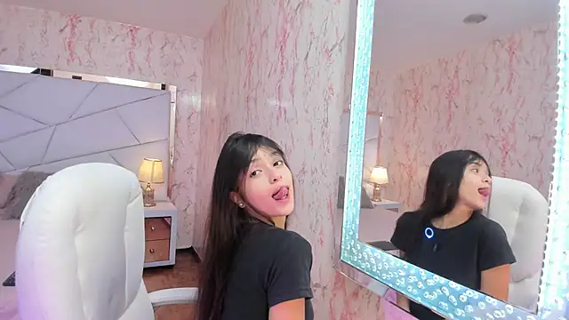 Snapshot of CarinaSommers chatting on November 2025 03:38:01 AM CarinaSommers online show from November 2025 03:38:01 AM