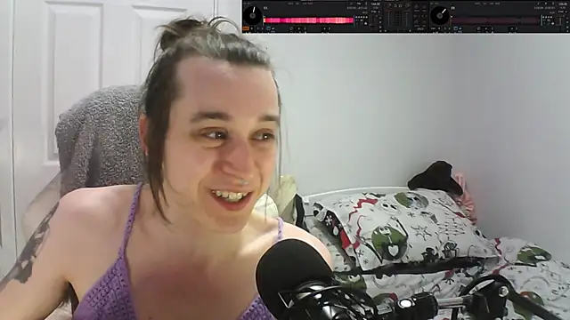 Snapshot of AdonisBlossoms chatting on May 2026 10:50:01 PM AdonisBlossoms online show from May 2026 10:50:01 PM