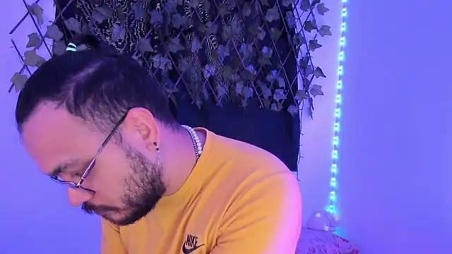 MarkWolfe1 online show from November 2025 08:32:01 PM