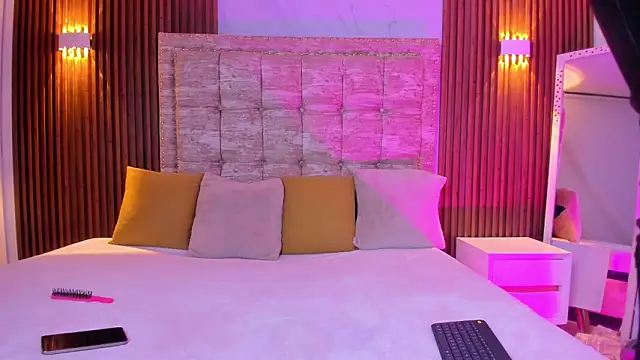 whisper nova online show from March 2026 04:52:01 AM