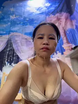 Snapshot of Zuzu-6 chatting on May 2026 12:29:01 AM Zuzu-6 online show from May 2026 12:29:01 AM