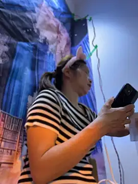 Snapshot of Zuzu-6 chatting on May 2026 03:36:01 AM Zuzu-6 online show from May 2026 03:36:01 AM