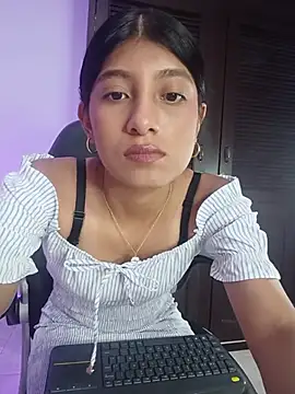 YeseniaRodriguez3 online show from July 2026 12:58:01 PM