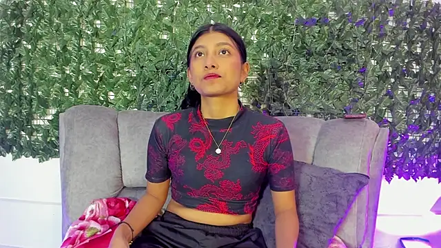 YeseniaRodriguez3 online show from July 2026 12:45:01 PM