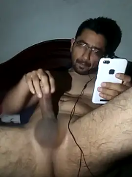 Snapshot of Leocuma82 chatting on November 2025 03:17:01 AM Leocuma82 online show from November 2025 03:17:01 AM