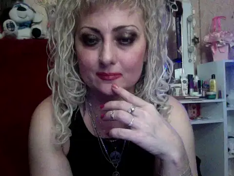 xHot Amazonq online show from November 2025 09:59:02 PM