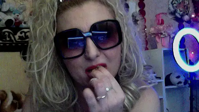 xHot Amazonq online show from January 2026 06:57:01 PM