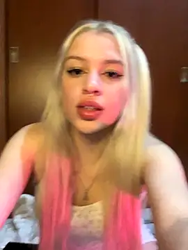 Snapshot of tiffanystarling chatting on October 2025 12:02:02 AM tiffanystarling online show from October 2025 12:02:02 AM