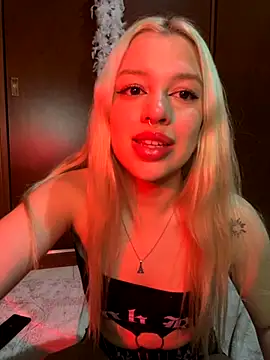 Snapshot of tiffanystarling chatting on November 2025 01:27:01 AM tiffanystarling online show from November 2025 01:27:01 AM