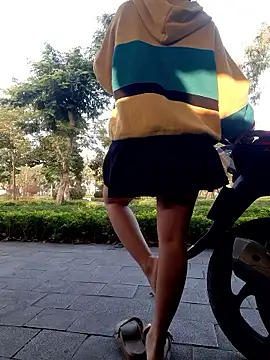 Snapshot of Zinny112 chatting on November 2025 12:00:01 AM Zinny112 online show from November 2025 12:00:01 AM