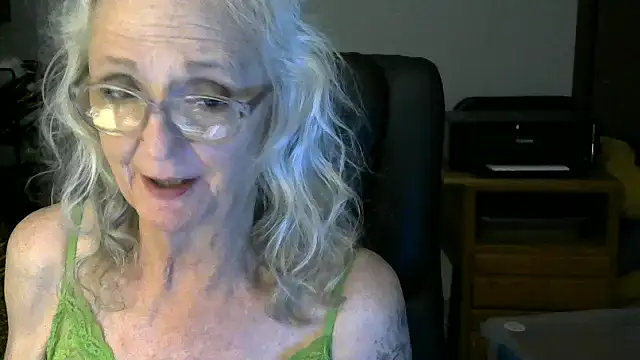 Snapshot of JoleneDelacroix chatting on November 2025 04:21:01 AM JoleneDelacroix online show from November 2025 04:21:01 AM