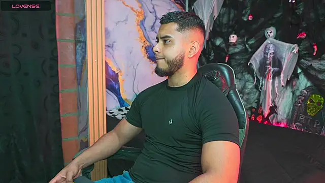 Snapshot of Tiler_wolker chatting on October 2025 11:43:01 PM Tiler wolker online show from October 2025 11:43:01 PM