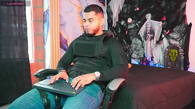 Snapshot of Tiler_wolker chatting on October 2025 07:48:02 PM Tiler wolker online show from October 2025 07:48:02 PM