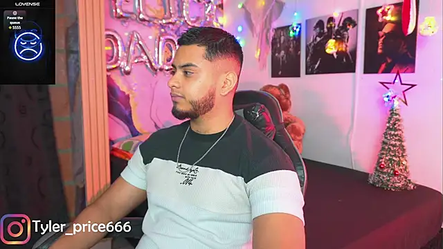 Snapshot of Tiler_wolker chatting on December 2025 06:31:01 AM Tiler wolker online show from December 2025 06:31:01 AM