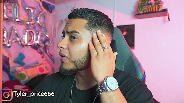 Snapshot of Tiler_wolker chatting on January 2026 01:52:02 AM Tiler wolker online show from January 2026 01:52:02 AM