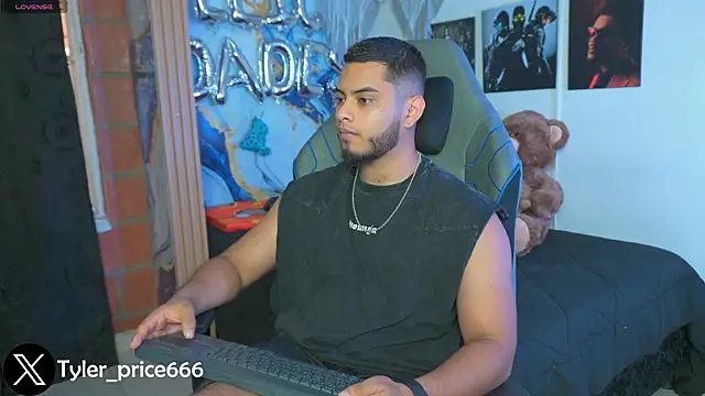 Snapshot of Tiler_wolker chatting on January 2026 10:57:02 PM Tiler wolker online show from January 2026 10:57:02 PM