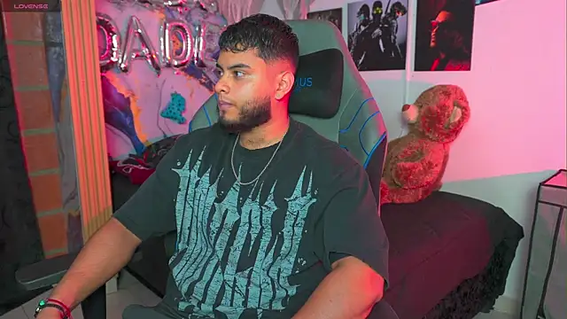 Tiler wolker online show from April 2026 12:12:01 AM