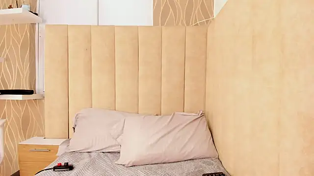 NhoanBrunette online show from November 2025 12:30:01 PM