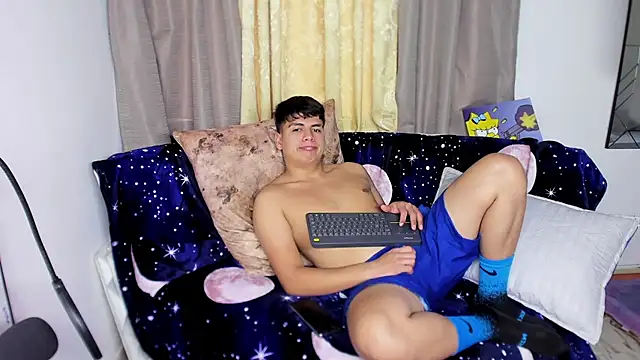 Snapshot of the_boy_king016 chatting on November 2025 03:47:02 PM the boy king016 online show from November 2025 03:47:02 PM