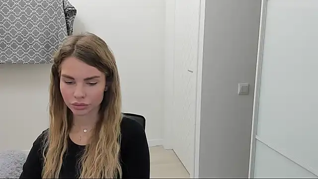 Snapshot of LinaBey chatting on November 2025 08:42:01 AM LinaBey online show from November 2025 08:42:01 AM