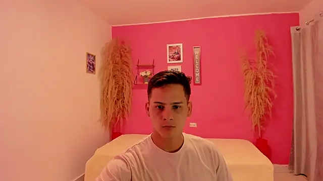 Snapshot of elmasmas01 chatting on November 2025 10:09:01 PM elmasmas01 online show from November 2025 10:09:01 PM