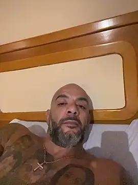 Snapshot of latino2211 chatting on October 2025 12:38:02 AM latino2211 online show from October 2025 12:38:02 AM