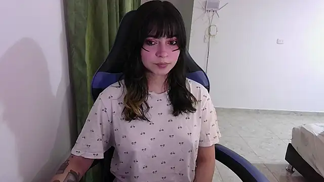 Snapshot of Annagoth_ chatting on November 2025 09:59:02 PM Annagoth online show from November 2025 09:59:02 PM