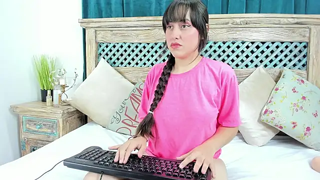 Cassandra Armani online show from March 2026 04:27:02 AM