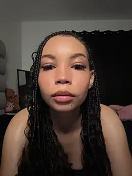 nikkiloveee online show from June 2026 07:43:01 AM