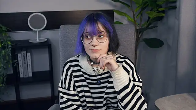 Snapshot of KellePourier chatting on October 2025 05:28:01 PM KellePourier online show from October 2025 05:28:01 PM