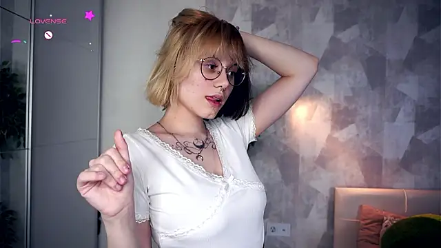 Snapshot of KellePourier chatting on February 2026 06:12:01 PM KellePourier online show from February 2026 06:12:01 PM