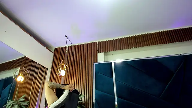 LunaaMorelli online show from November 2025 01:51:02 AM