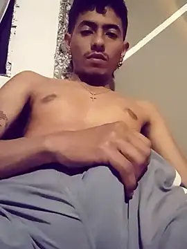 SkinniYamo online show from March 2026 05:04:02 AM