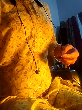 Snapshot of Hot-Rubyy chatting on February 2026 05:32:01 PM Hot-Rubyy online show from February 2026 05:32:01 PM