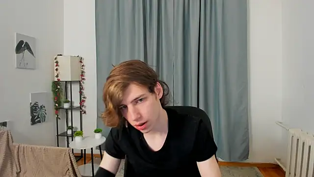 Snapshot of AvenGlow chatting on December 2025 05:24:02 AM AvenGlow online show from December 2025 05:24:02 AM